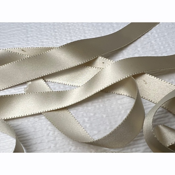 Blossom Veils & Accessories Bridal Pearl & Crystal Rhinestones Accent Belt - Picture 6 of 6